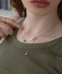 메리모티브(MERRYMOTIVE) 3 pendant point with slim chain necklace