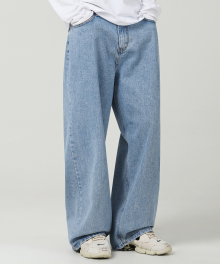 This is wide pants LIGHT BLUE