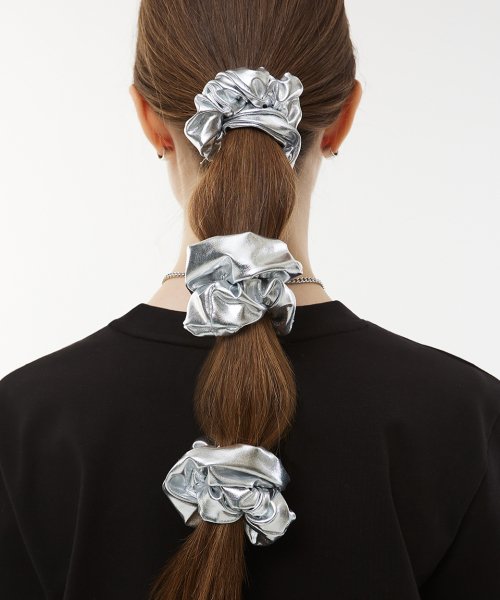 VVV - Metallic Scrunchie _ Silver