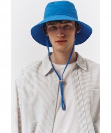 UNISEX  DETACHABLE STRAP BUCKET HAT BLUE_M_UDHE3E105B2