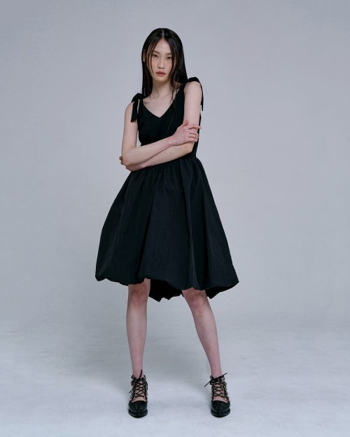 진주유즈 SHOULDER TIE PUMPKIN DRESS [BLACK]