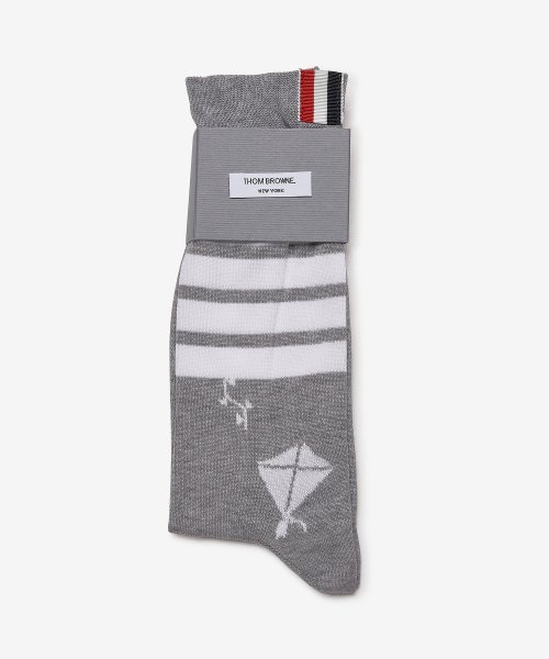 톰브라운(THOM BROWNE) 남성 머서라이즈 하프 드롭 카이트 아이콘 4 바 양말 - 라이트 그레이 / MAS124AY3012055 - 135,000 | 무신사 스토어 톰브라운(Thom Browne) 남성 머서라이즈 하프 드롭 카이트 아이콘 4 바 양말 - 라이트 그레이 / Mas124Ay3012055 - 135,000 | 무신사 스토어