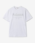알렉산더 맥퀸(ALEXANDER McQUEEN) 여성 로고 프린트 반소매 티셔츠 - 화이트:실버 / 659729QZAD30934