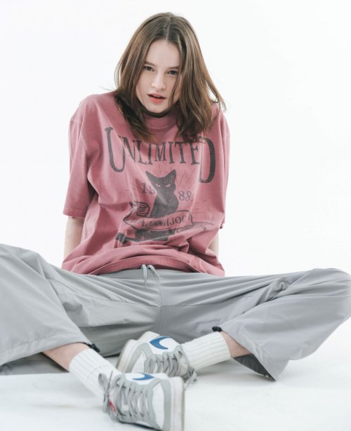 바쥬비쥬(bajoobijoo) UNLIMITED CAT PIGMENT OVER FIT TEE [INDIGO PINK]