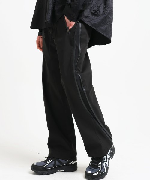 MUSINSA | MODIFIED Waterproof Side Two Track Pants (Black)