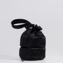 이지지(EEGEEGEE) Puper Roll Bag [Black]