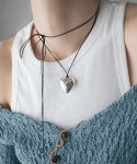 메리모티브(MERRYMOTIVE) Big chubby heart with black string necklace