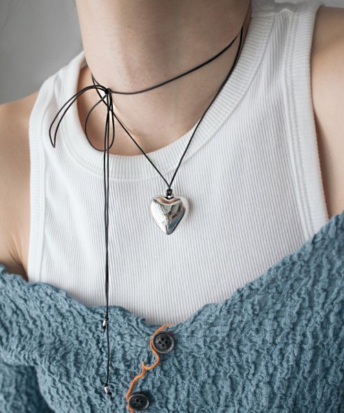 Big chubby heart with black string necklace
