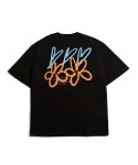 엠오오(MOO) 하트 플라워 그래피티  반팔 티셔츠 - 블랙