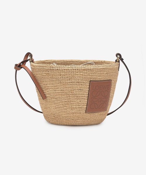 MUSINSA Women s Anagram Pochette Raffia Bucket Bag