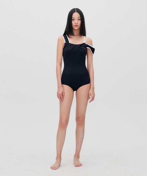 2COLOR ASYMMETRIC SHOULDER SWIMSUIT