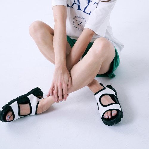 womens nike sandals with straps
