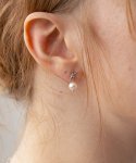 메리모티브(MERRYMOTIVE) Mini starfish pearl drop earring