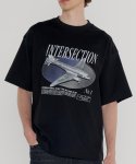 인터섹션(INTERSECTION) 에어라인 그래픽 티셔츠 [블랙]