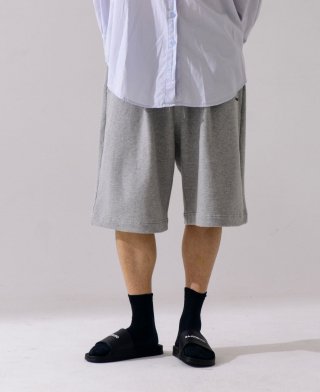 바쥬비쥬 Logo One Tuck Wide Sweat Shorts [Grey]