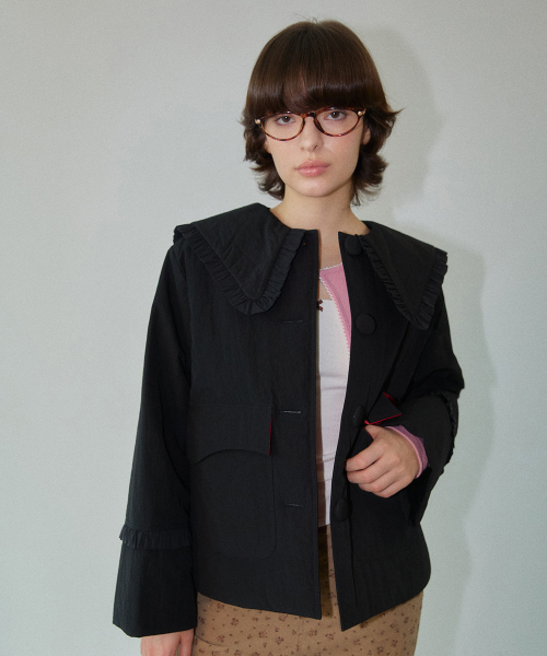 Two-way frill short padding BLACK WBCFJP002BK