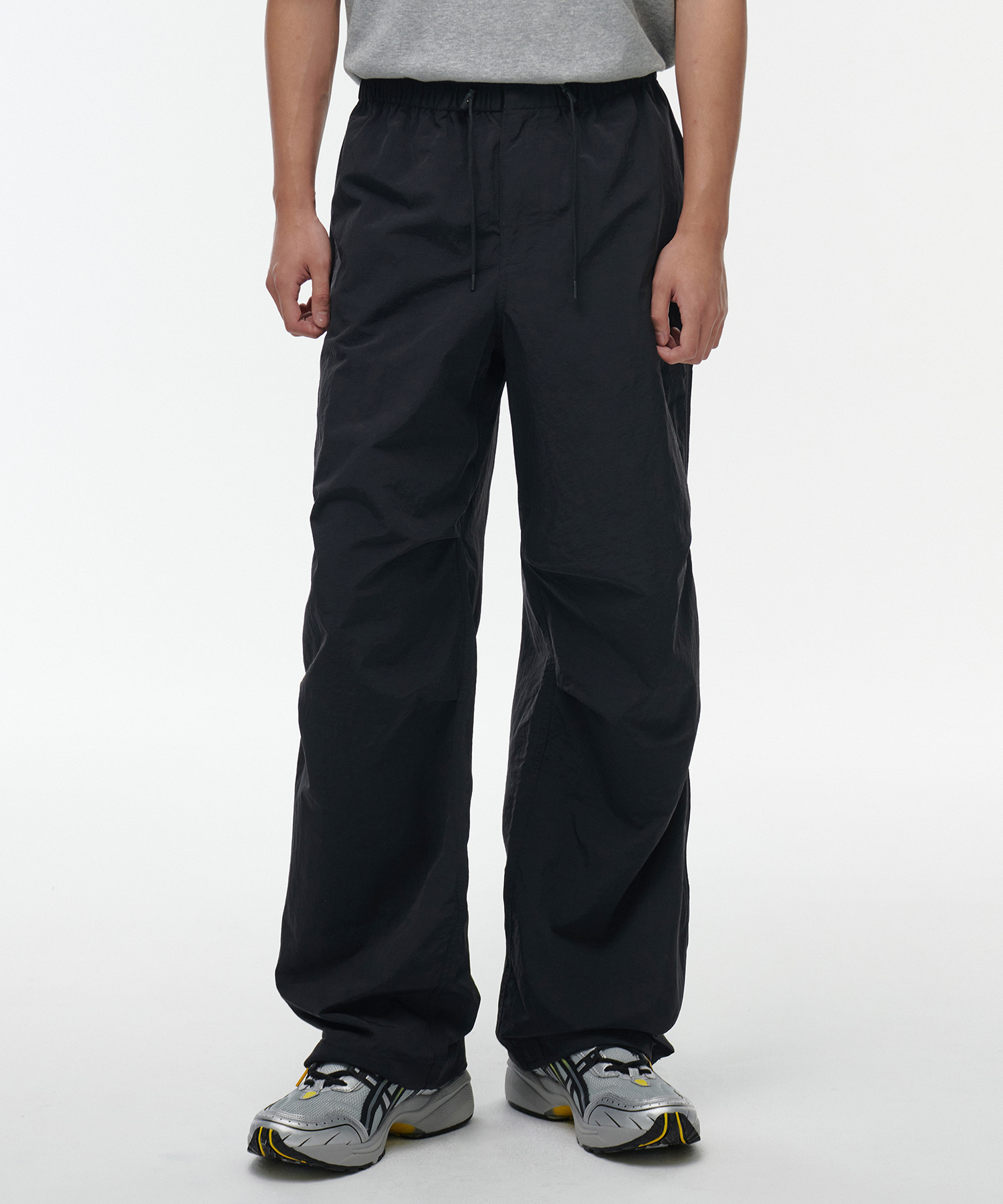 NYLON PARACHUTE PANTS [BLACK]