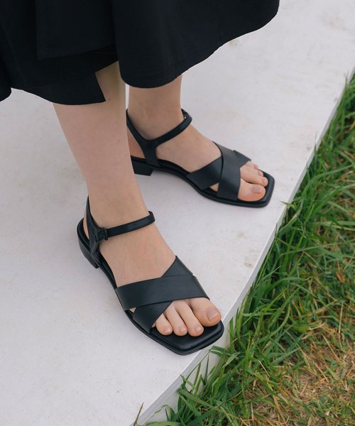 Strap on store sandals