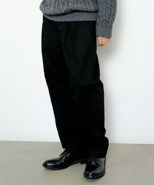 MUSINSA | ANOBLIR Border Chino Pants [Black]