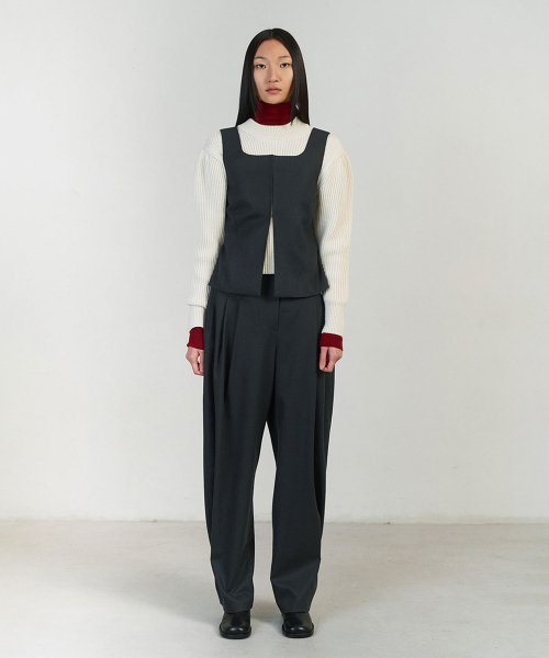 SOLID WIDE TUCK WOOL PANTS_CHARCOAL