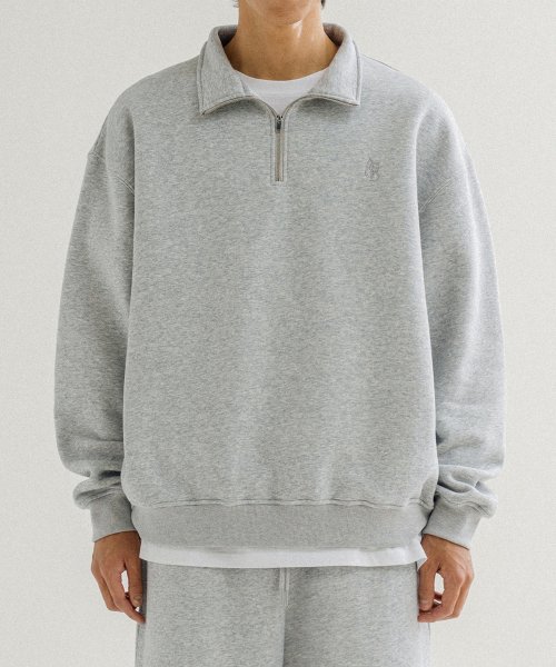 Gray half shop zip