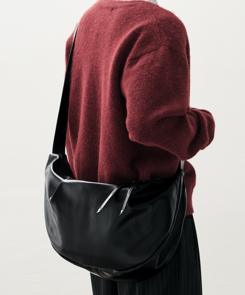 HOBO LEATHER CROSSBAG [BLACK]