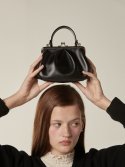 비뮤즈맨션(BEMUSE MANSION) Lucy frame chain bag - Black
