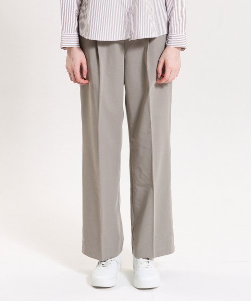 MUTE TUCK SLACKS_бежевое