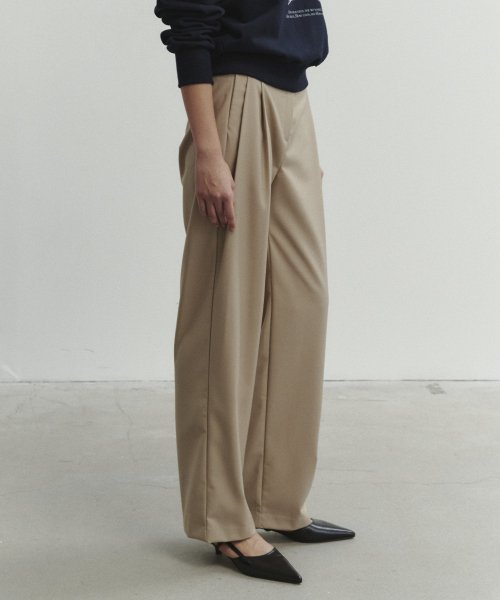 MUSINSA | SOIR TWO TUCK SLACKS - BEIGE