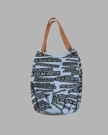 THE MUSEUM VISITOR LOGO PRINTED LEATHER STRAP TOTEBAG (LIGHT BLUE)
