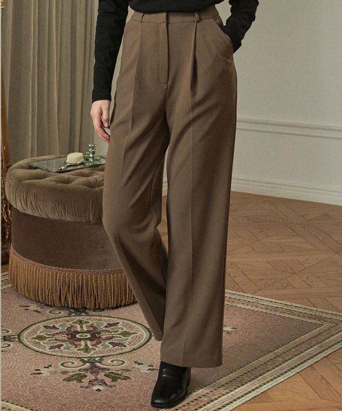 One-tuck Wide Brown