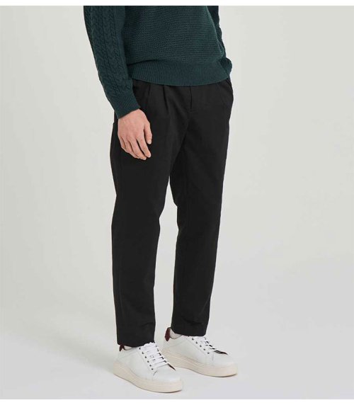 Брюки чинос с защипами Tapered Fit (BLACK)