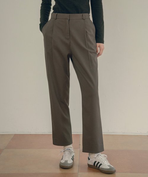 P3176 Wool one-tuck tapered slacks_Brown