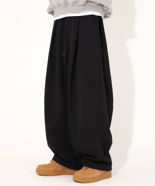 MUSINSA | BOUNDARY two-tuck wide long sweatpants [black]