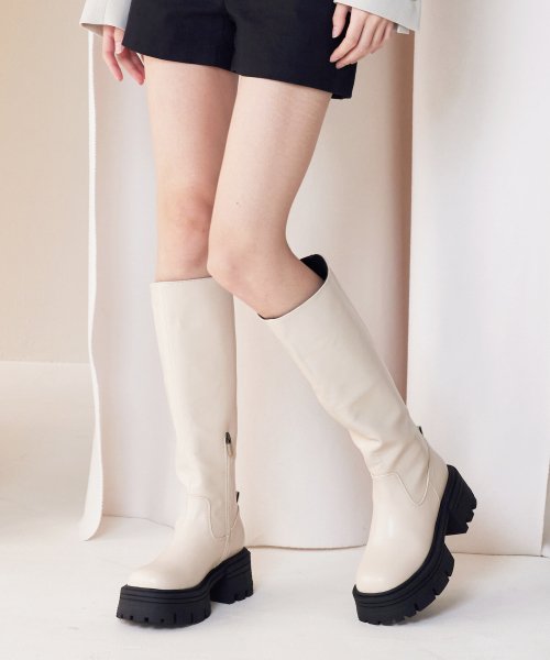 White flat knee high hot sale boots