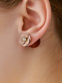 유니제이(UNI.J) Beige Flower Frontback Earring Ie358