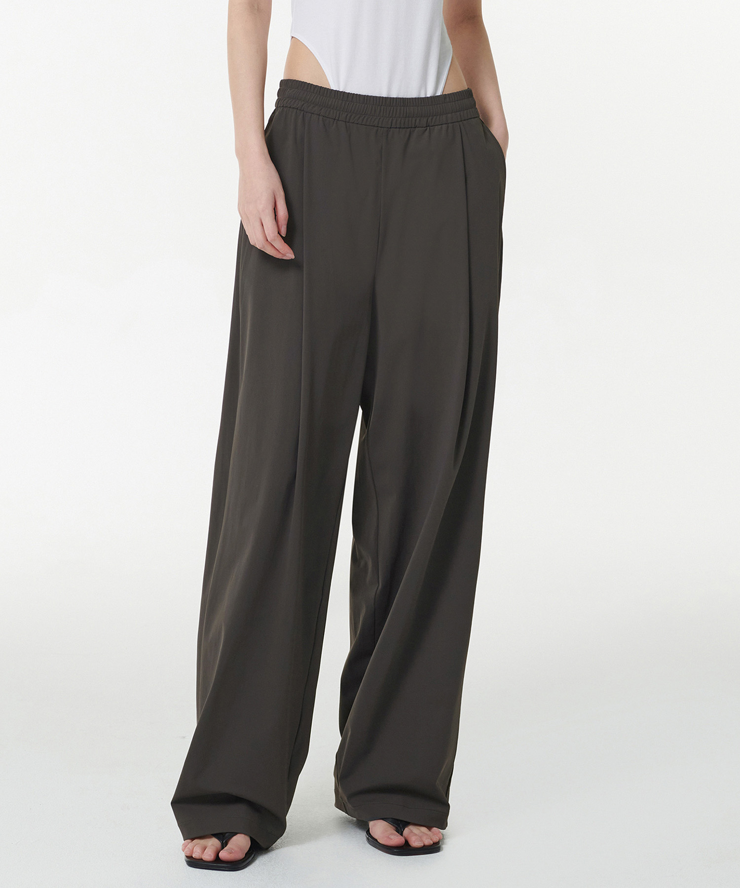 WOMENS COOLING DEEP TUCK WIDE BANDING брюки [GUNMETAL]