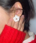 메리모티브(MERRYMOTIVE) White snow flower earring