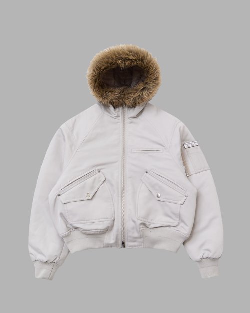 FUR HOOD METAL LOGO MA-1 JUMPER (IVORY)