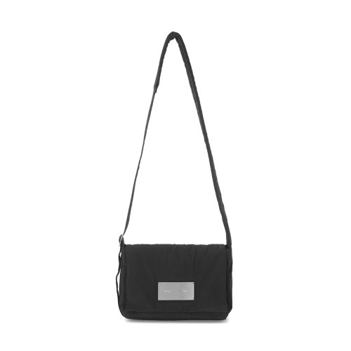 ☆MATIN KIM☆ MIDDILE PADDING MESSENGER BAG 韓国 人気 バッグ 마뗑킴(MATIN KIM) MIDDLE PADDING MESSENGER BAG IN BLACK