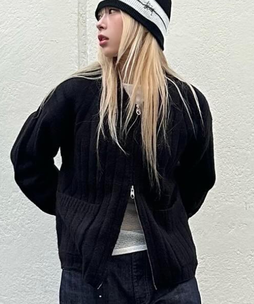 Wave Line Boucle Collar Knit Black