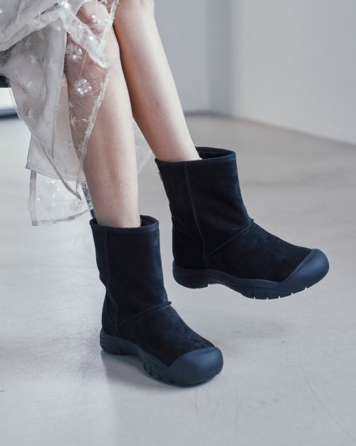 Black wedge hot sale snow boots