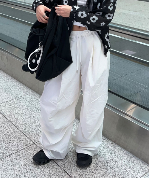 우알롱(WOOALONG) Drape nylon wide pants - IVORY - 사이즈