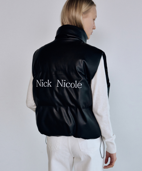 [Мун Га Ён] LEATHER LOGO PADDING VEST_BLACK