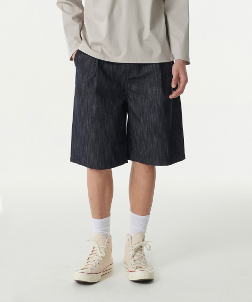 VERTICAL SLUB ONE TUCK широкий дэним шорты [DARK INDIGO]