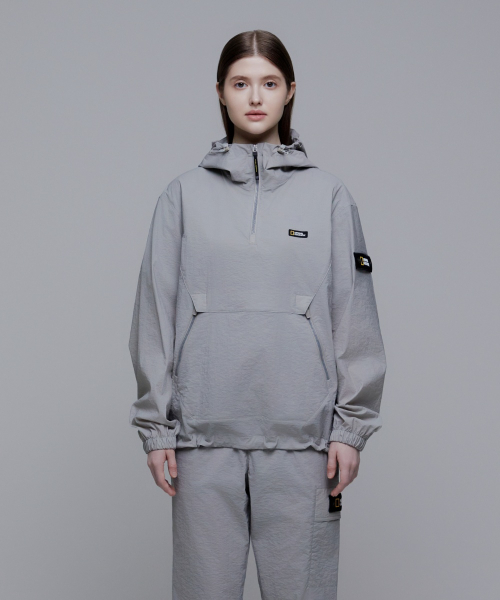 Тканый тренировочный анорак с капюшоном N241UFT940 STONE GREY
