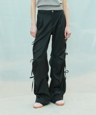 Loose Fit Cargo Pants, Streets of Seoul