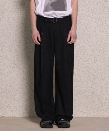 Cut Out One Tuck Slacks - BLACK