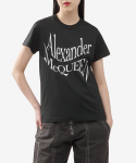 알렉산더 맥퀸(ALEXANDER McQUEEN) 여성 로고 프린트 반소매 티셔츠 - 블랙 / 781403QZALT0901