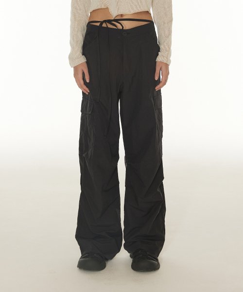 CARGO PARACHUTE PANTS - Black